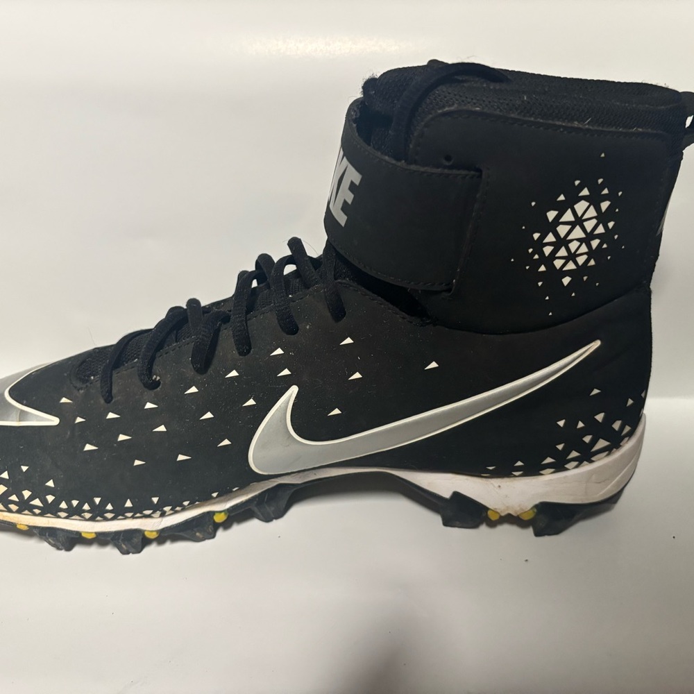 Nike Black and White High-Top Sports Cleats